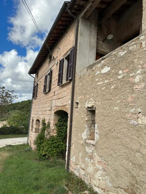 Casale nella campagna umbra House in Umbria