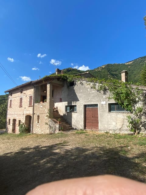 Casale nella campagna umbra House in Umbria