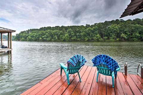 Lakefront Home with Dock 10 Mi to Central Ave! Haus in Garland County