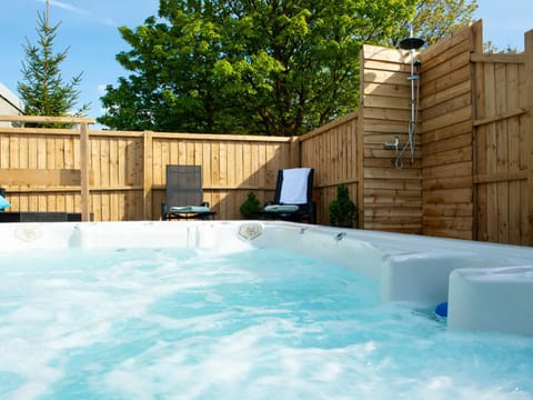 Hot Tub, Hot Tub, Spa and wellness centre/facilities