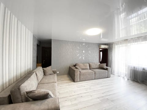 2-bedroom Lux Most City Area Nebereznaya Riv'era Apartment in Dnipro