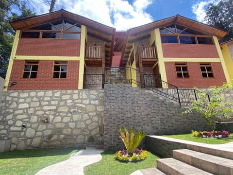 Facade/entrance, Garden