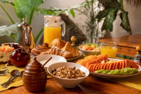 Restaurant/places to eat, Breakfast, Continental breakfast, Buffet breakfast