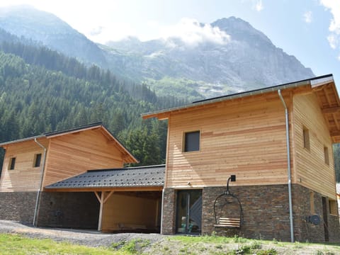 Chalet récent proche centre, piscine et patinoire, avec terrasse et parking couvert - FR-1-464-189 Chalet in Pralognan-la-Vanoise