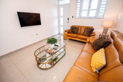 Communal lounge/ TV room, TV and multimedia, Living room, Seating area, Evening entertainment