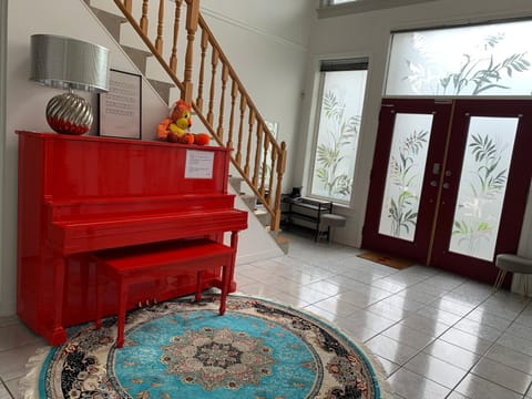 One Bedroom queen bed Sharing Washroom in Tiger Sweet House License## Bed and Breakfast in Richmond