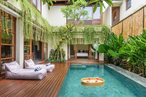 Balcony/Terrace, Pool view, Swimming pool, sunbed