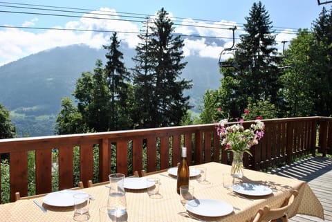 Balcony/Terrace, Dining area, Mountain view