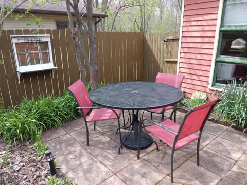 Betty Lous Garden Bed and Breakfast in Indiana