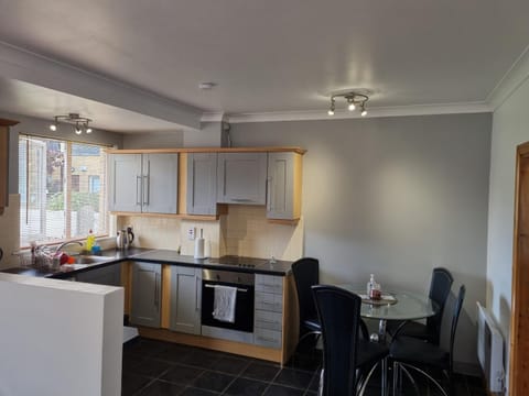 Modern Apartment good distance from Dublin City and Airport 4people Apartment in Dublin