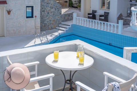 Balcony/Terrace, Swimming pool, furniture