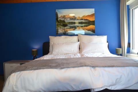 Bed, Photo of the whole room, Decorative detail, Bedroom