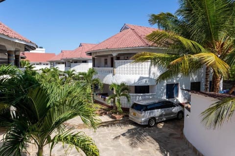 Lux Suites Diani Holiday Villas Chalet in Diani Beach