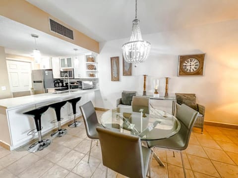 Dining area, kitchen