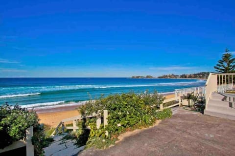 Absolute Beachfront Surf Unit In Terrigal/Wambi Apartment in Terrigal