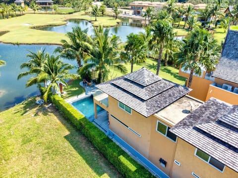 Property building, Bird's eye view, Garden view, Lake view, Swimming pool