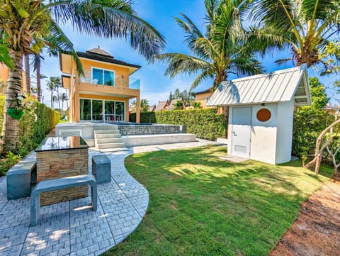 Property building, Day, Seating area, Garden view