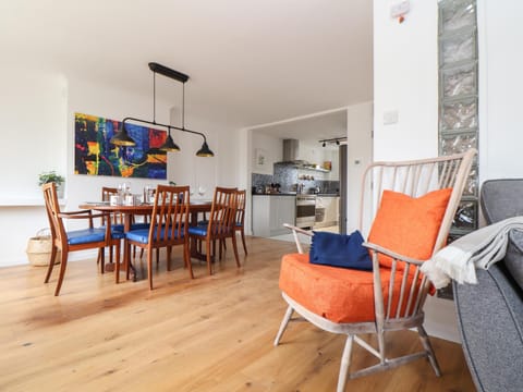 Rock Pool House Apartment in Porthleven