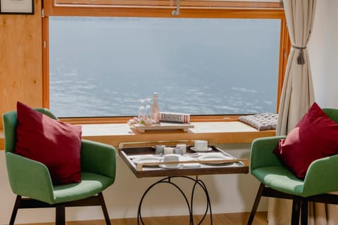 Lake view, Breakfast