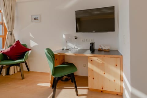 TV and multimedia, Coffee/tea facilities, Seating area