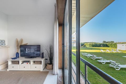 GuestReady - Madalena Beach Pool & Tennis Apartment in Vila Nova de Gaia