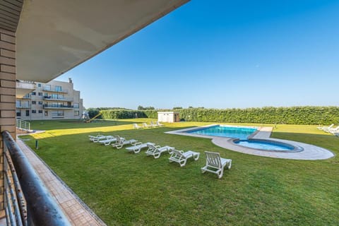 GuestReady - Madalena Beach Pool & Tennis Apartment in Vila Nova de Gaia