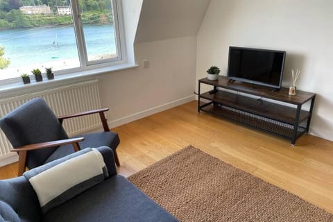 Apartment with stunning views of Menai Strait. Apartment in Menai Bridge