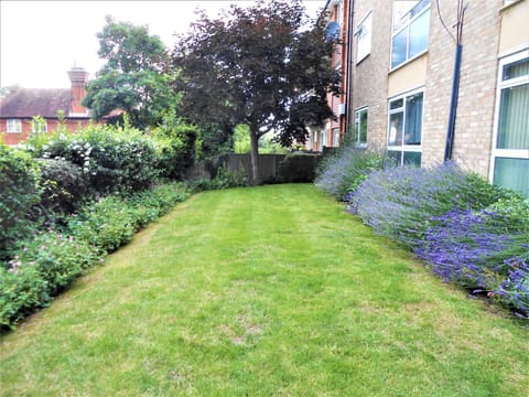 Surbiton modern 2 bedroom flat with parking Apartment in London Borough of Richmond upon Thames