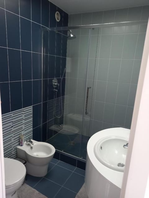 Shower, Toilet, bidet