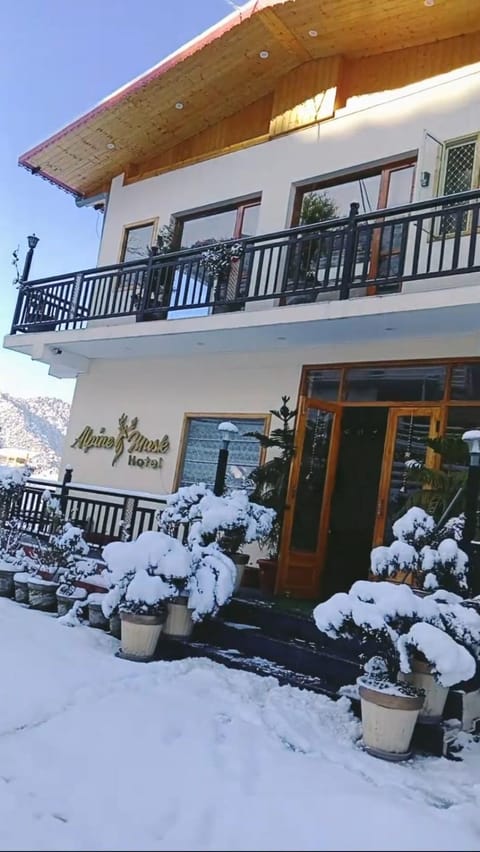 Hotel Alpine Musk Hotel in Uttarakhand