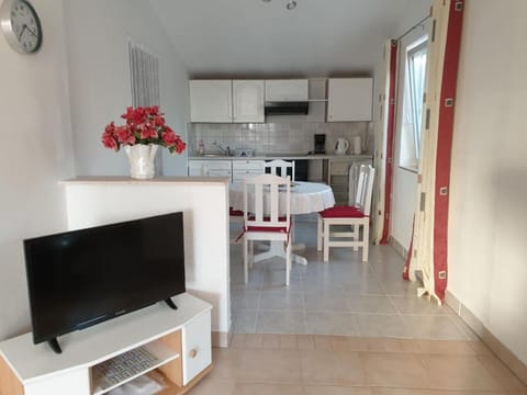 TV and multimedia, Kitchen or kitchenette, Dining area