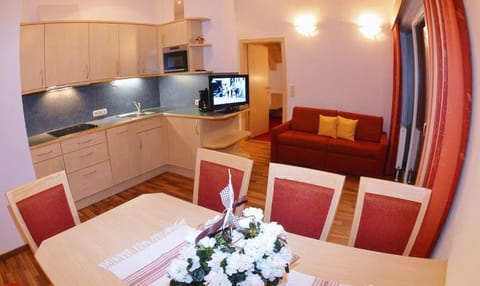 Communal lounge/ TV room, Kitchen or kitchenette, Living room, Dining area