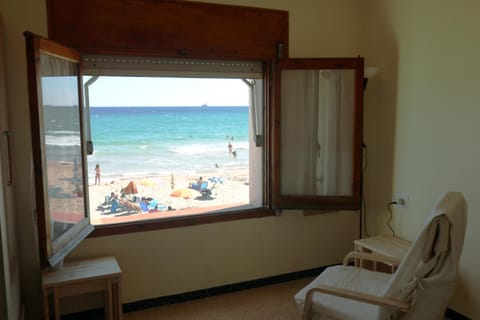 Beach, Sea view, group of guests