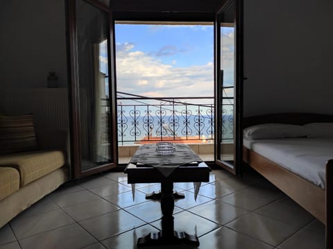 Bed, Living room, Photo of the whole room, Seating area, Bedroom, Sea view