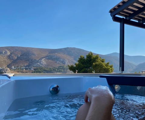 Day, Natural landscape, Hot Tub, Mountain view, Pool view