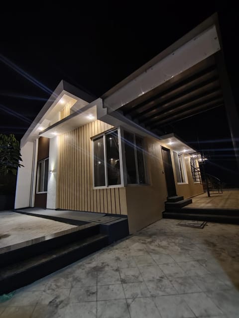 ROYAL MEADOWS IGATPURI 2BHK POOLSIDE VILLA Chalet in Igatpuri