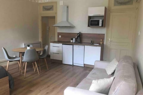 Kitchen or kitchenette, Living room, Seating area, Dining area, minibar, toaster