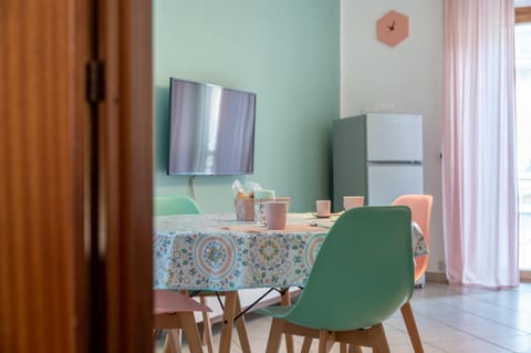 Communal lounge/ TV room, Living room, Dining area, Evening entertainment