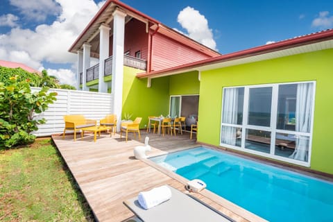 Property building, Patio, Balcony/Terrace, Swimming pool