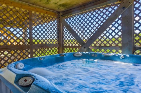 7083 Ocean Haven Oceanfront Hot Tub Maison in Nags Head