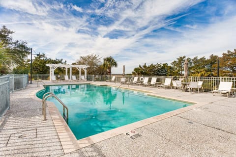 Breezy St Simons Hideaway with Waterfront Views! Apartment in Saint Simons Island