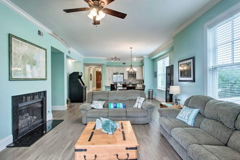 Breezy St Simons Hideaway with Waterfront Views! Eigentumswohnung in Saint Simons Island