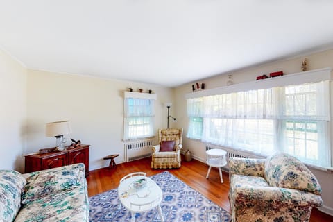 Classic Southold Country Charmer Casa in Southold