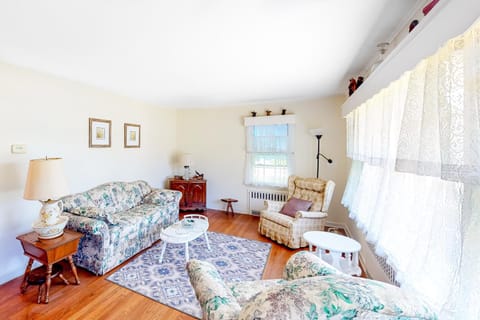 Classic Southold Country Charmer Haus in Southold