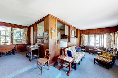 Classic Southold Country Charmer Haus in Southold