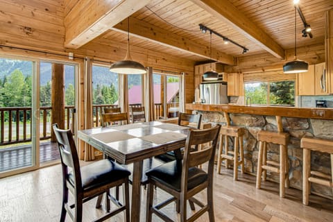 Log Cabin Luxury Casa in Snoqualmie Pass