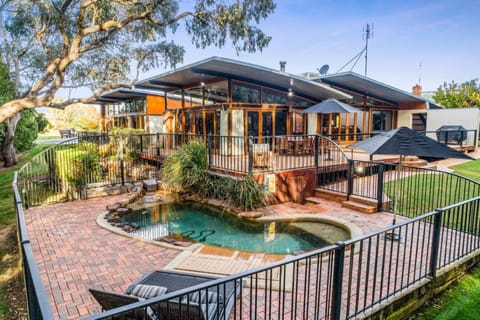 Elements - Echuca Holiday Homes House in Echuca