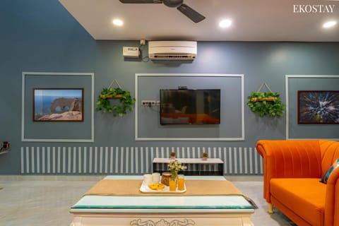 Living room, Seating area, air conditioner