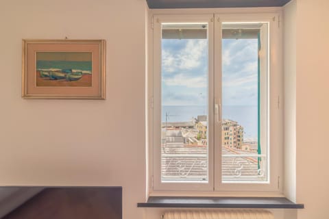 Sunny House Apartment in Camogli