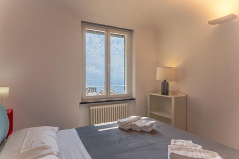 Sunny House Apartment in Camogli